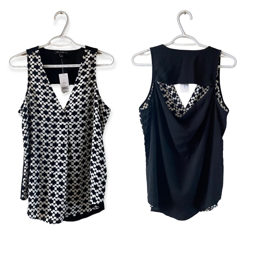 𝅺banana REPUBLIC Black and White V Neck Open back blouse size Small NWT